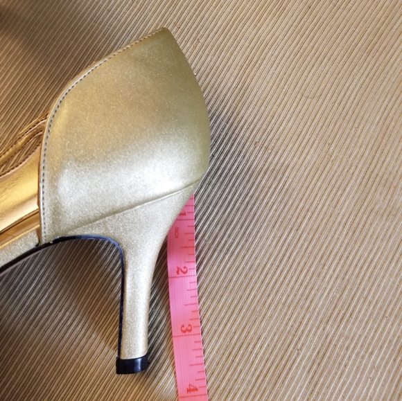Gold shoes - NWOT - Picture 4 of 4